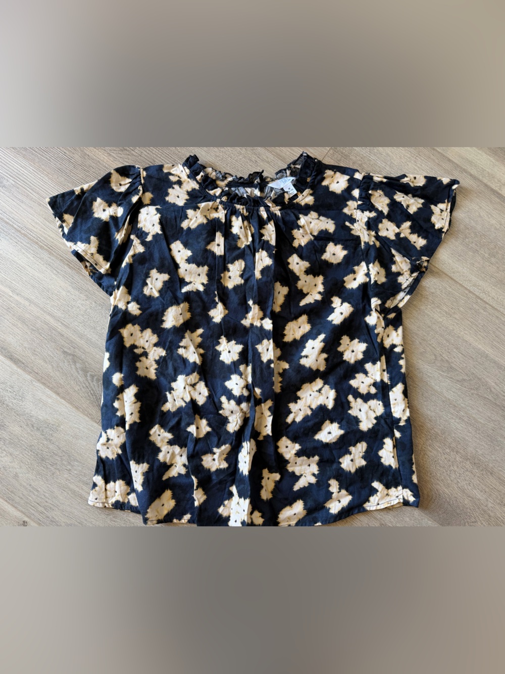 Time and Tru Navy and Cream Floral Blouse